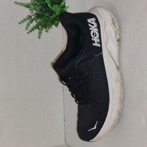 Hoka Arahi 7 Running Shoes. Mens. Size 9.5. Black & White in Color.